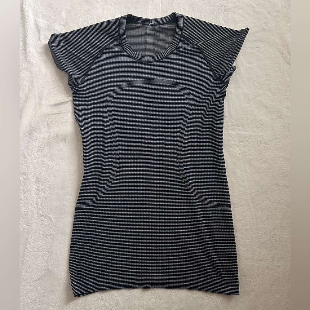 Lululemon Striped Navy & White Women’s Short Sleeve Top